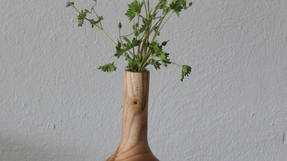 Vase i ask, H 19,5 cm
