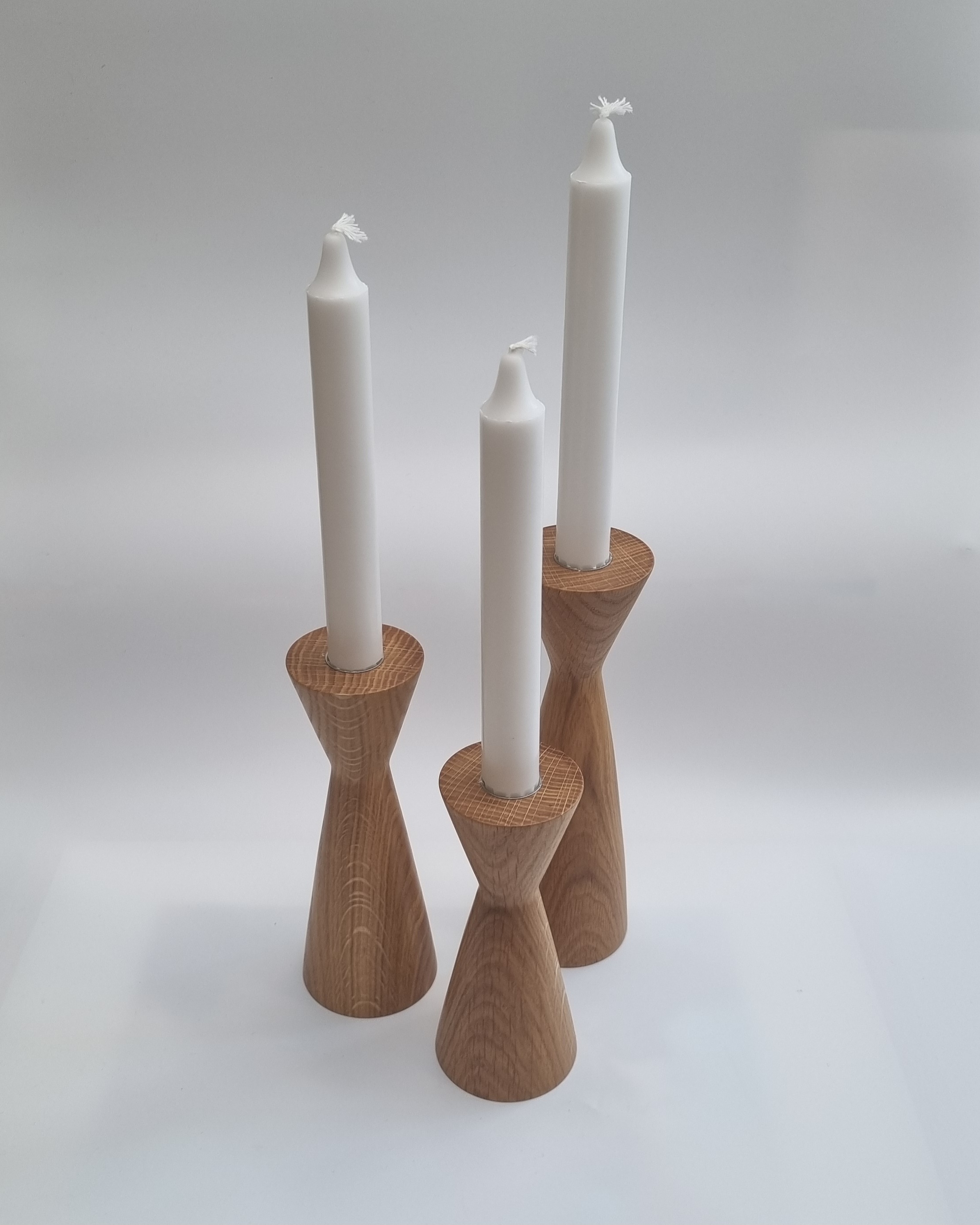 Lysestager i eg, H 15/18/21 cm